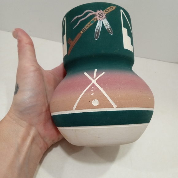 Sioux Pottery Vase Signed LITTLE THUNDER Native American SCOTT JONES Vessel - Picture 6 of 10